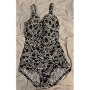 Black & White Abstract Print‎ Center Ruching Tummy Control Swimsuit, Size 14